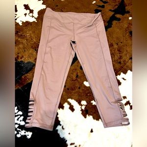 Mono B Size XL athletic capri leggings